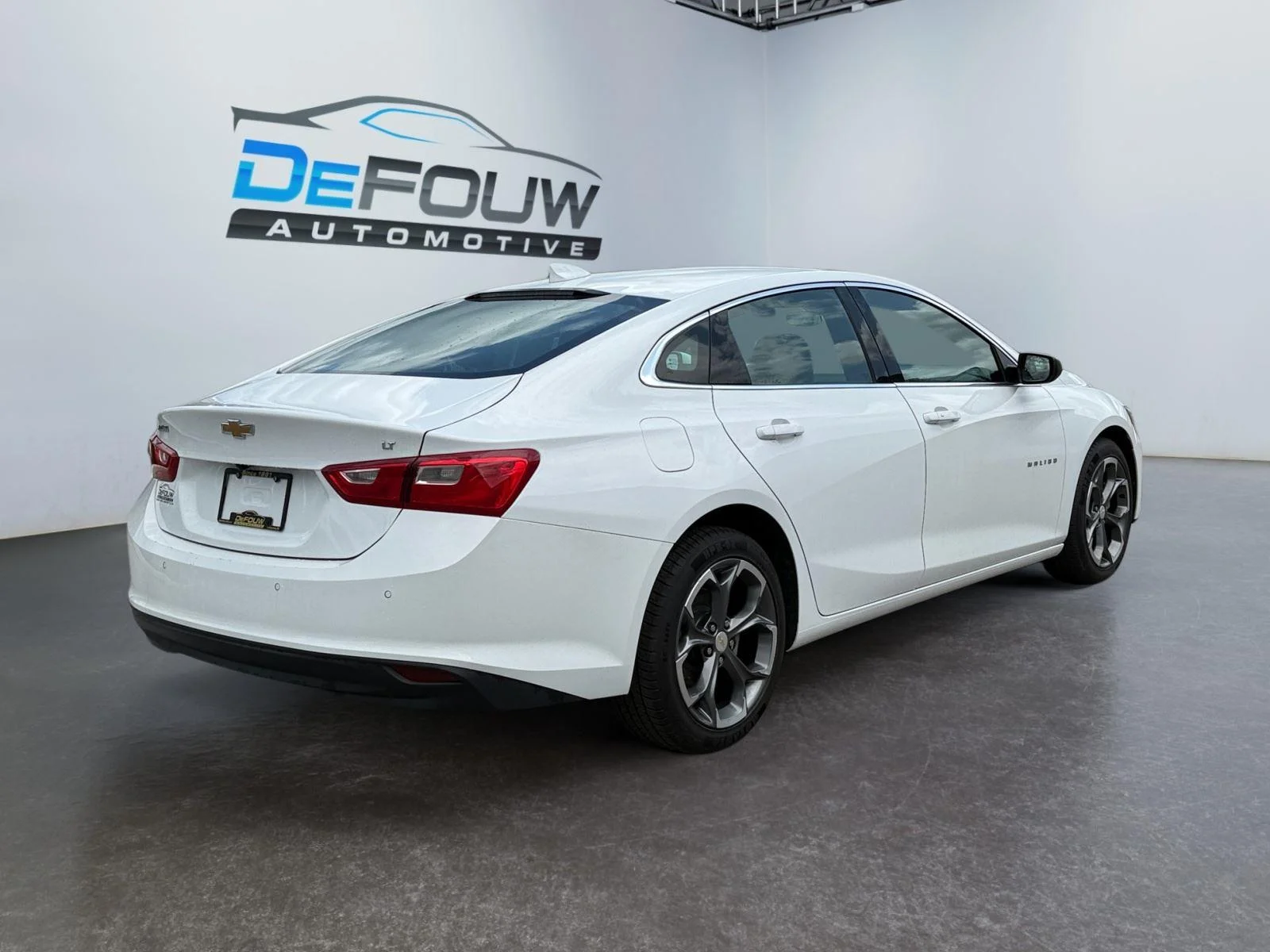 Used 2024 Summit White Chevrolet 1LT image 3