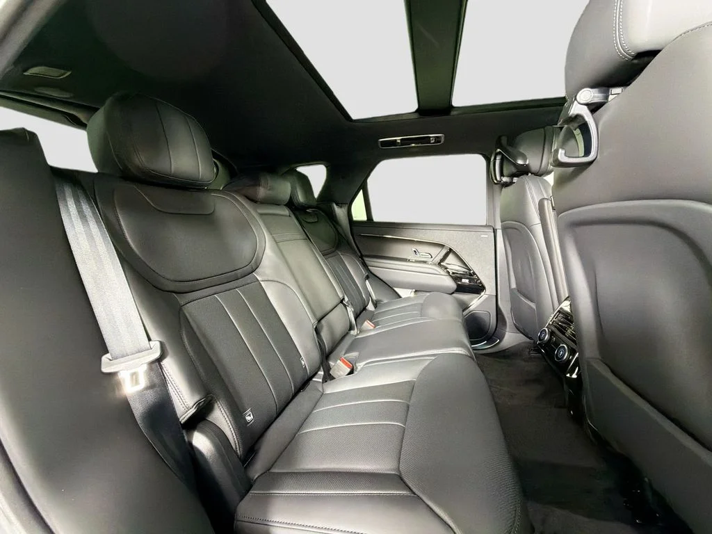 New 2026 Fuji White Land Rover SE image 29
