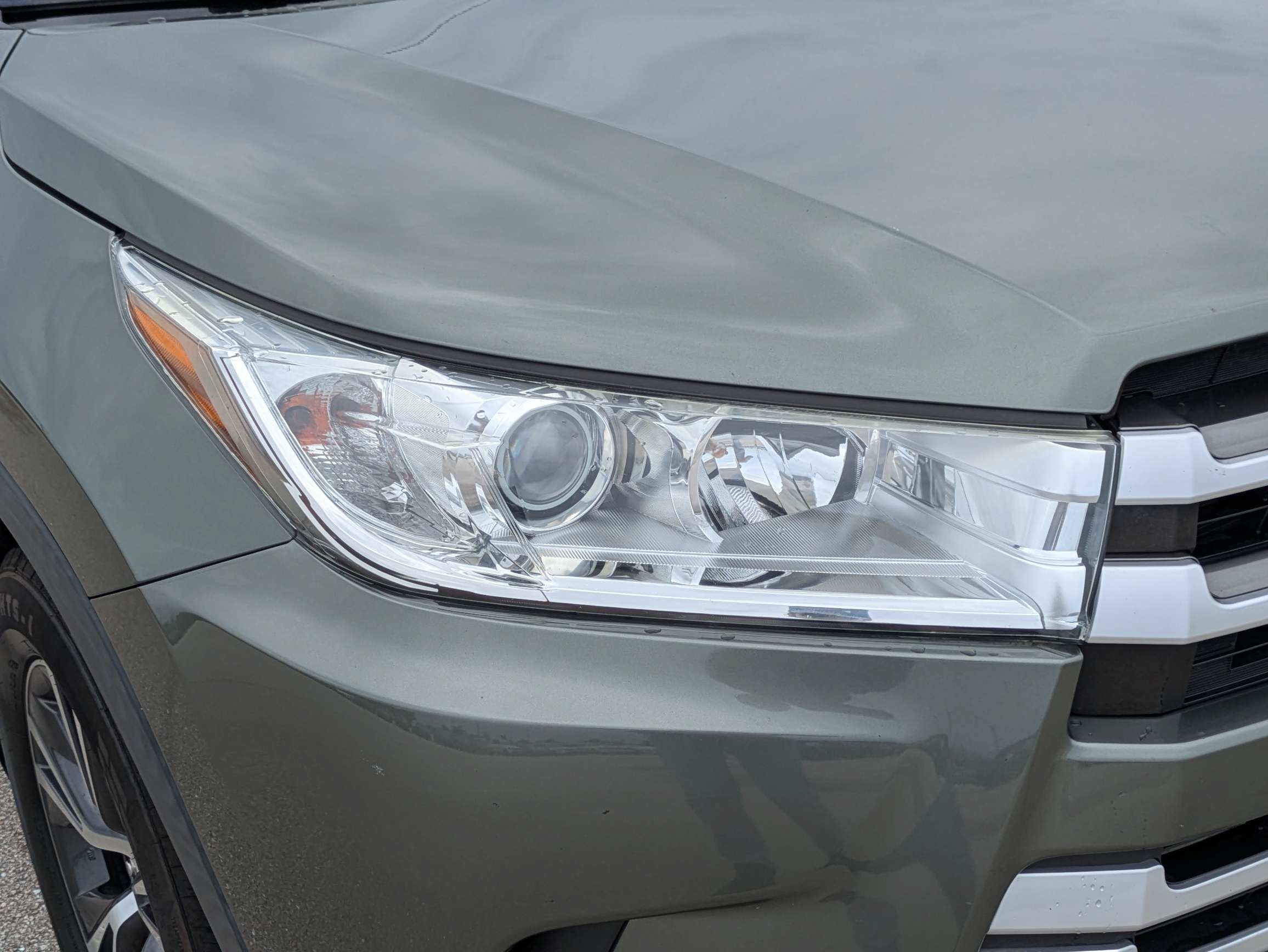 Used 2019 Alumina Jade Metallic Toyota LE image 10