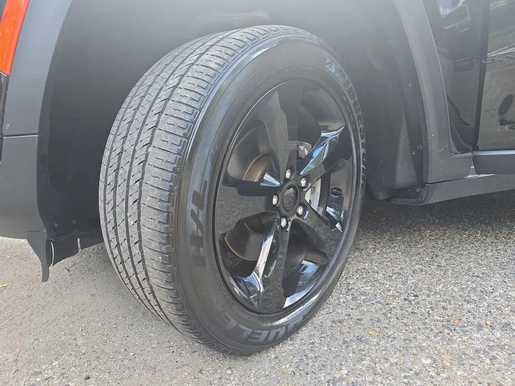 Used 2023 Black Jeep Altitude image 34