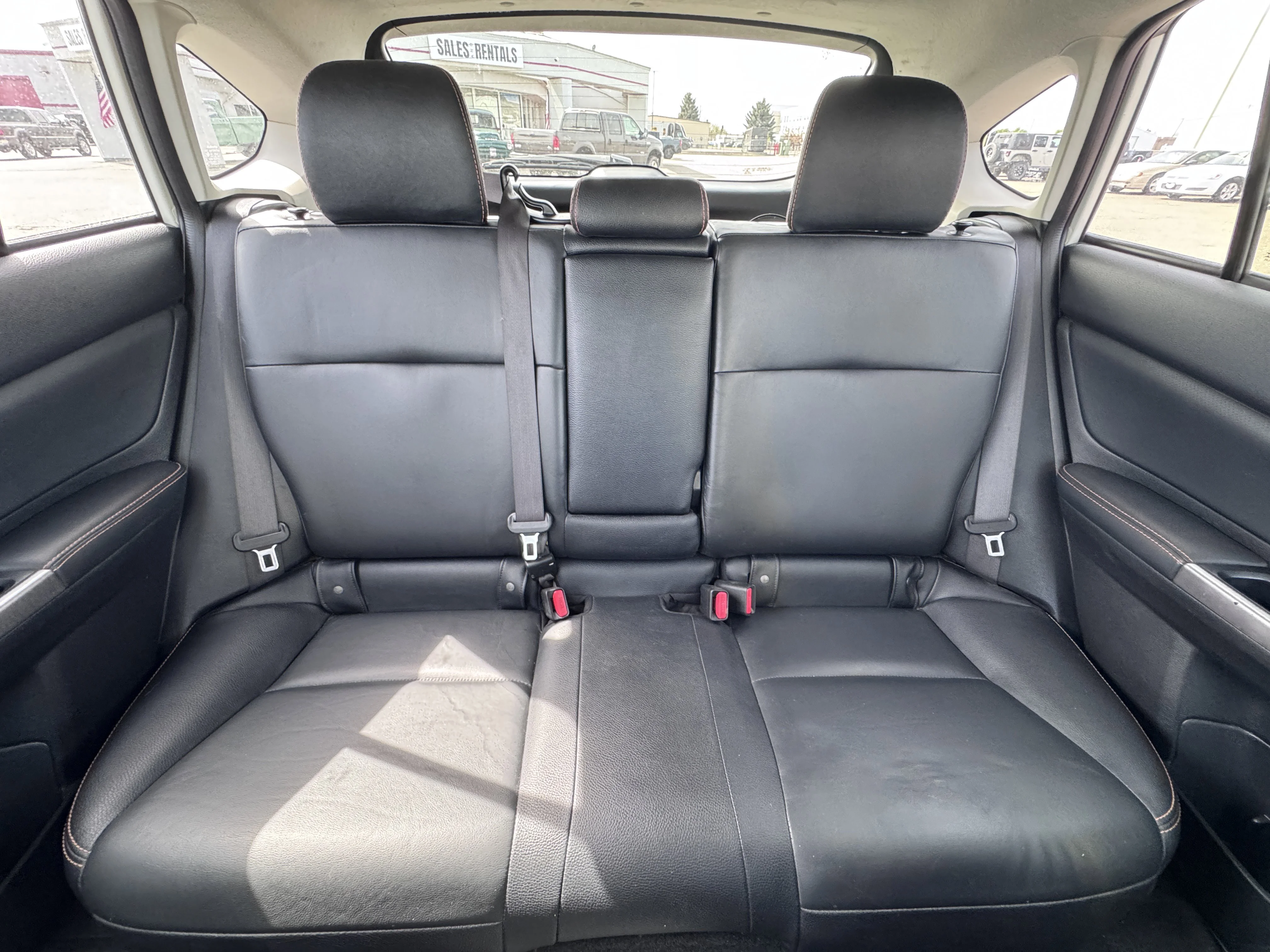 Used 2017 Crystal White Pearl Subaru Limited image 37