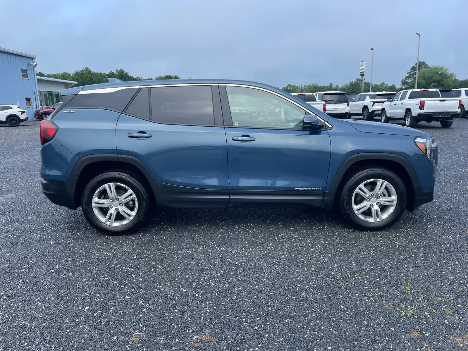Certified Used 2024 Downpour Metallic GMC SLE image 6