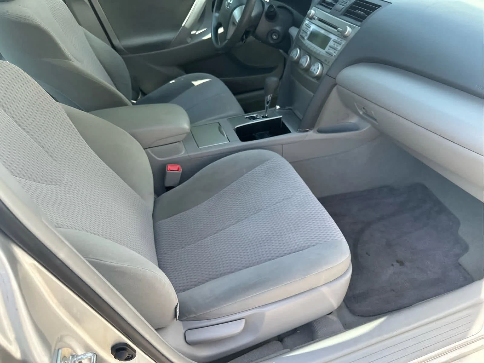 Used 2011 Classic Silver Metallic Toyota LE image 9