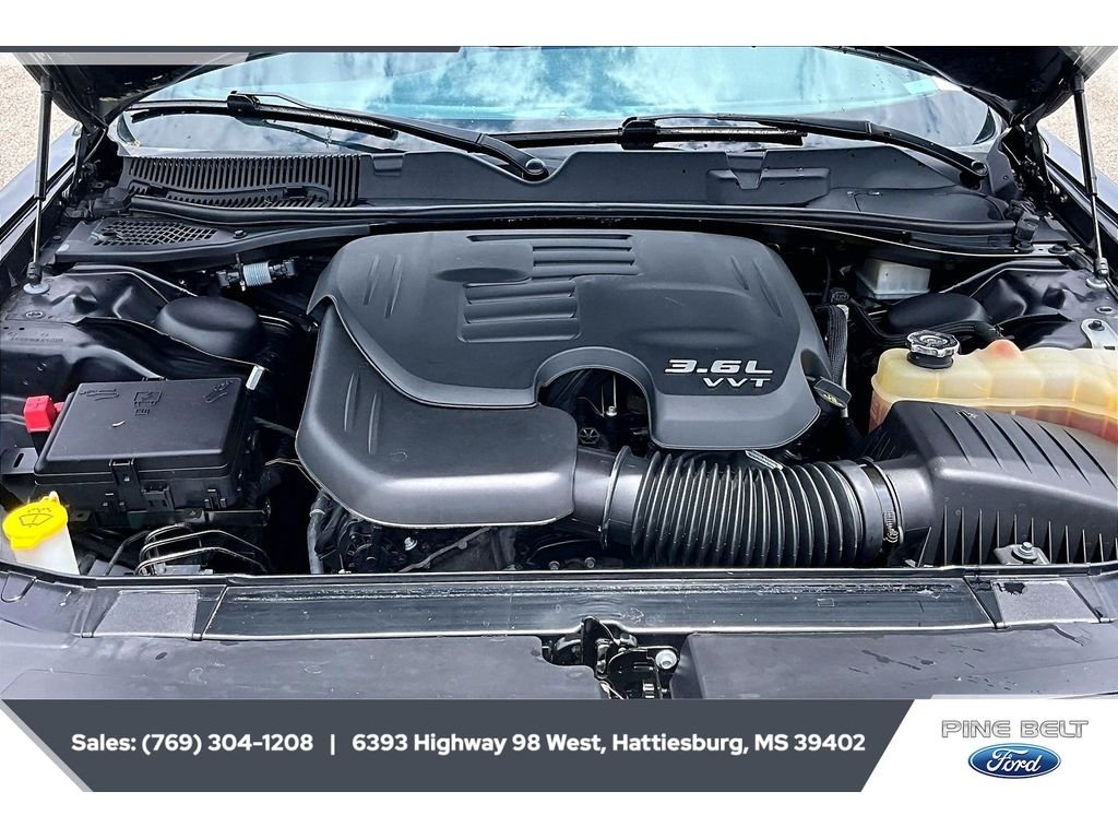 Used 2020 Pitch Black Clearcoat Dodge SXT image 8