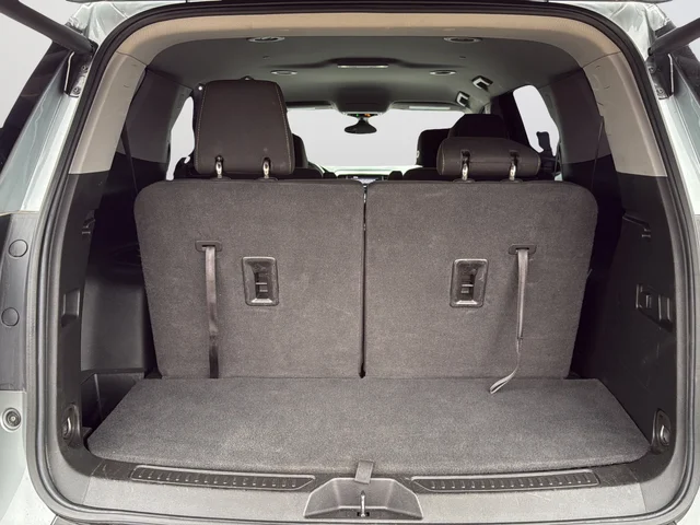 Used 2023 Silver GMC SLE image 20