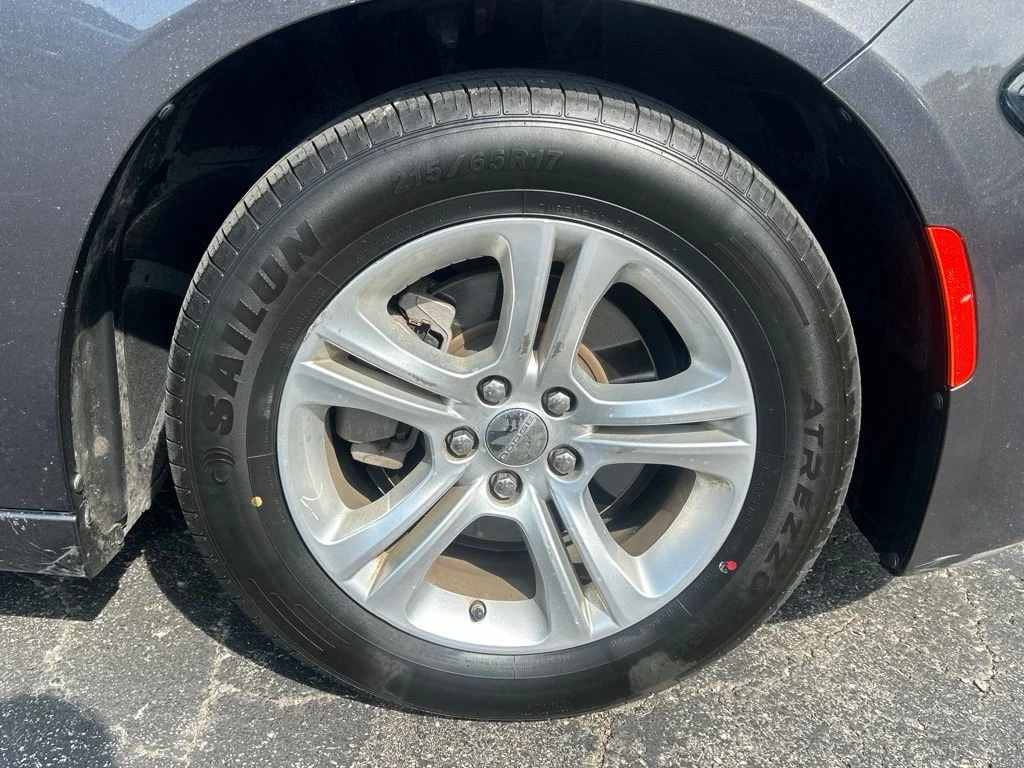 Used 2023 Granite Crystal Clearcoat Metallic Dodge SXT image 11