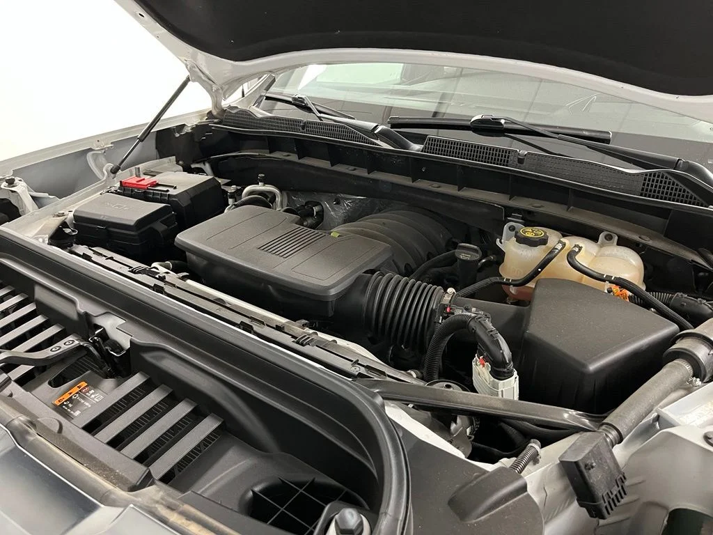 Used 2022 White GMC AT4 image 61