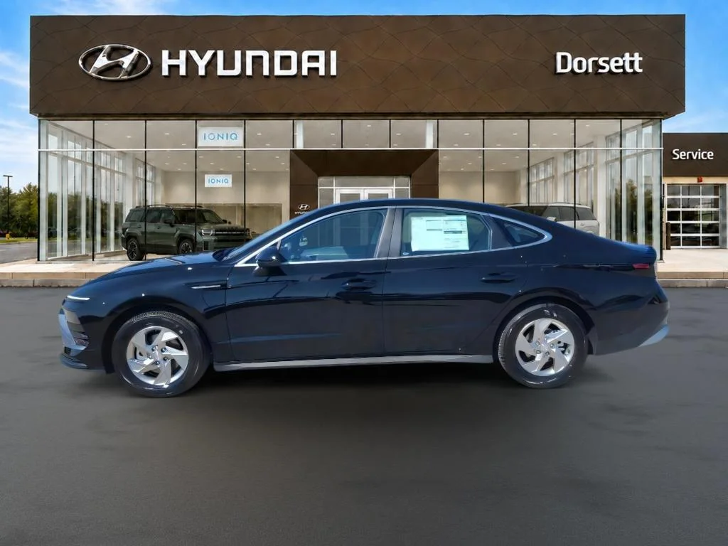 New 2026 Abyss Black Hyundai SE image 9