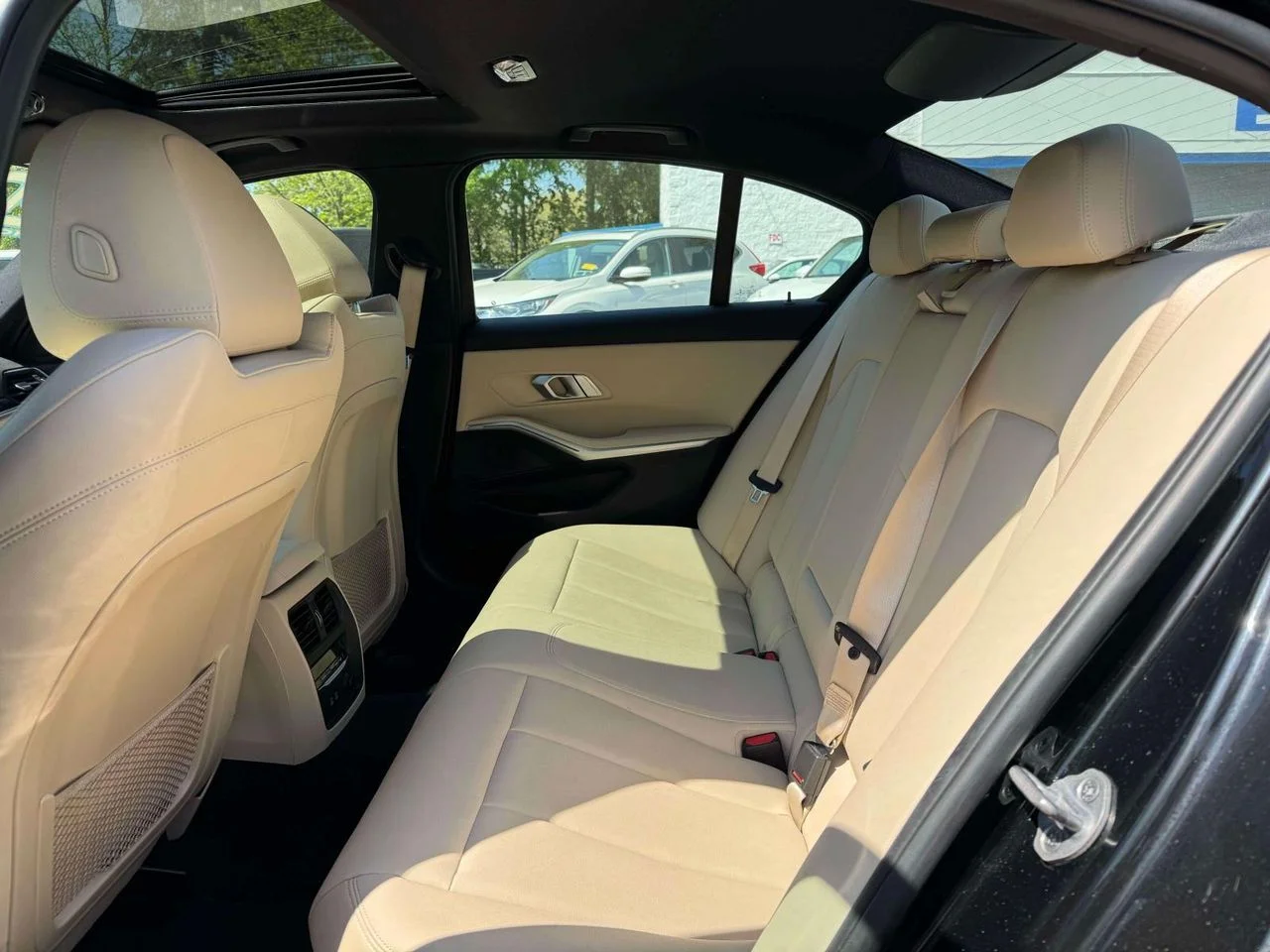 Used 2020 Jet Black BMW xDrive image 16