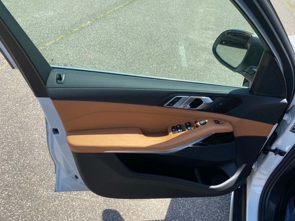 New 2026 Alpine White BMW xDrive40i image 12