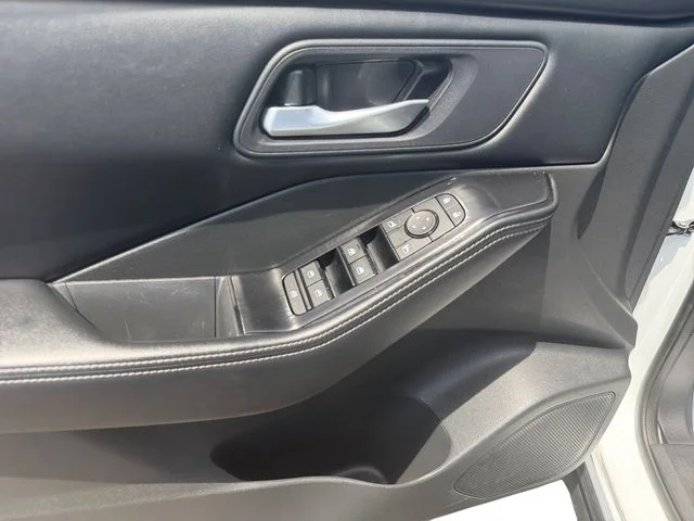 Used 2025 White Nissan SV image 12
