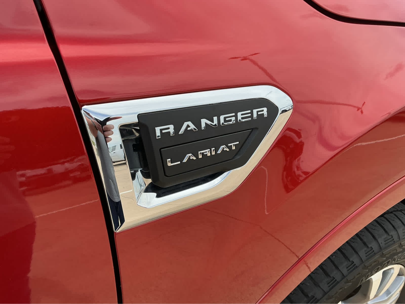 Used 2022 Hot Pepper Red Metallic Tinted Clearcoat Ford LARIAT image 6
