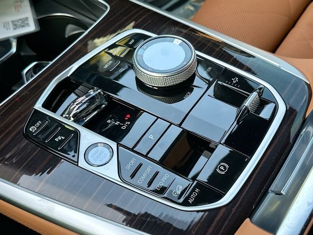 New 2027 White BMW xDrive40i image 14