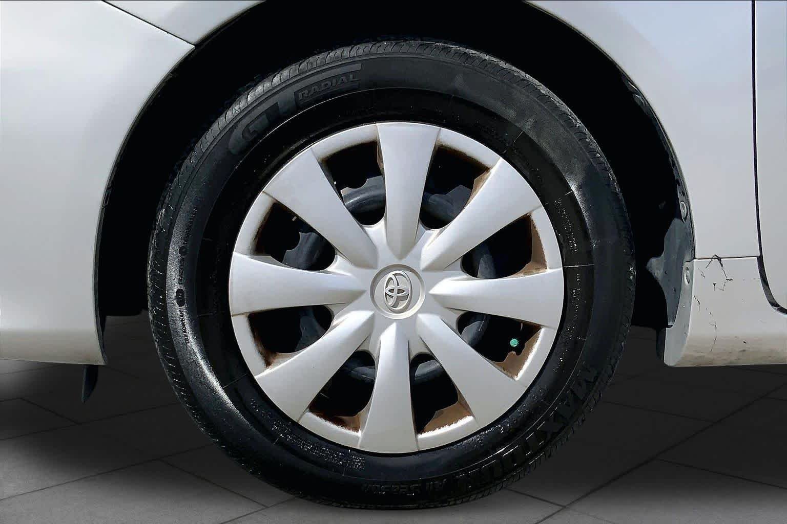 Used 2013 Classic Silver Metallic Toyota L image 11