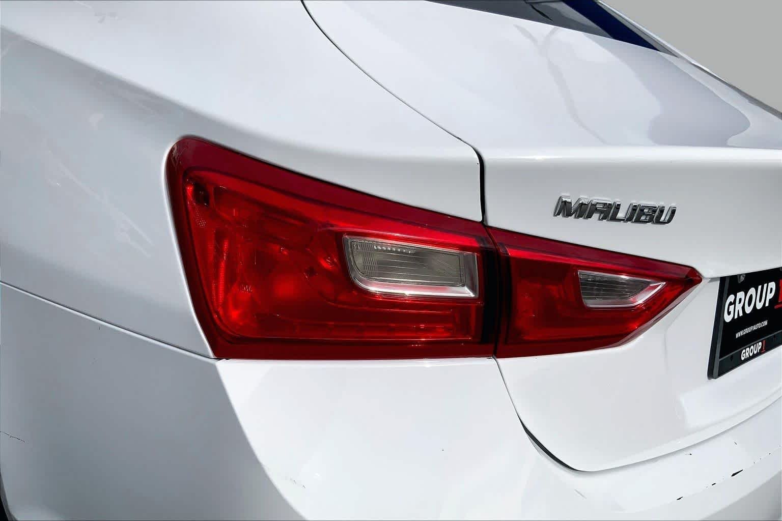 Used 2018 Summit White Chevrolet LT image 29