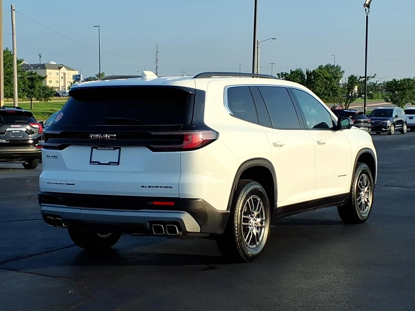 Used 2025 White GMC Elevation image 12