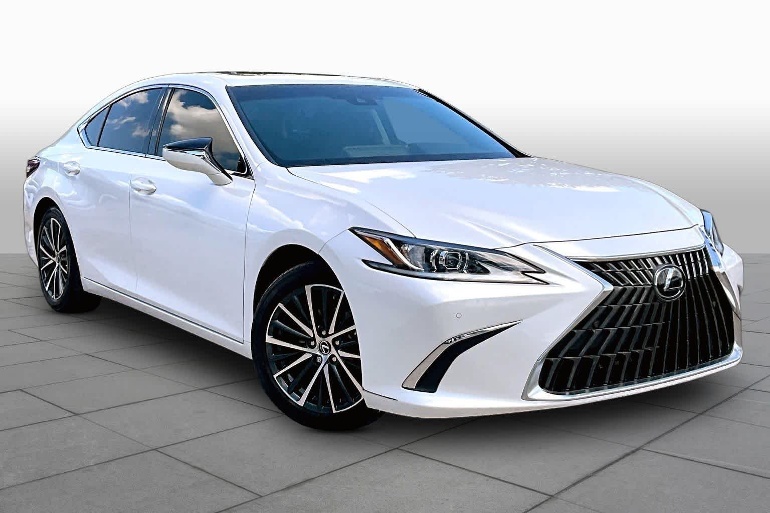 Used 2024 Eminent White Pearl Lexus  image 3