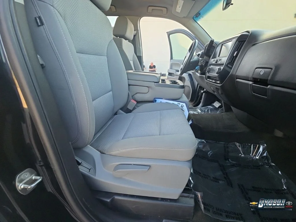 Used 2018 Black Chevrolet Custom image 22