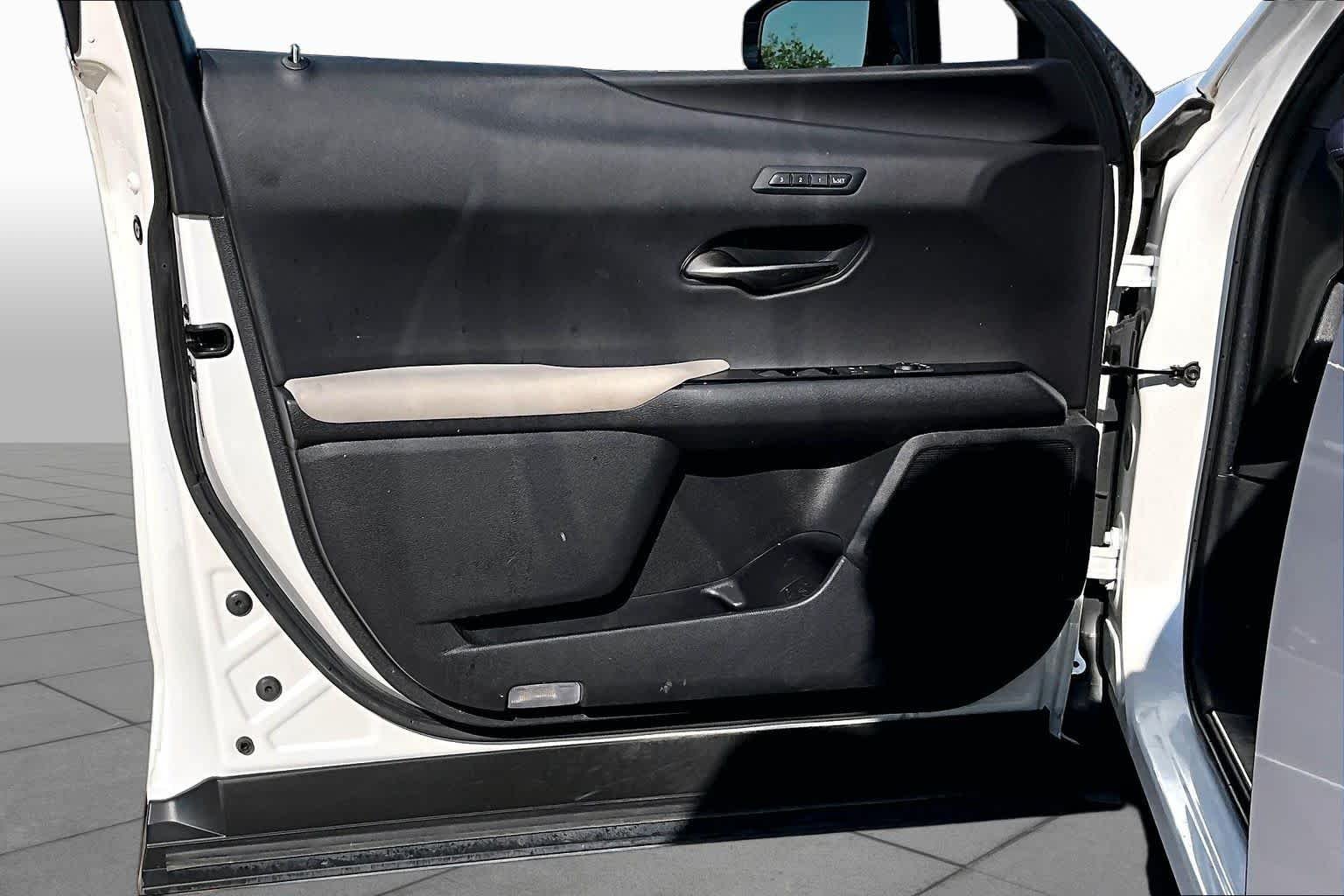 Used 2019 Eminent White Pearl Lexus Luxury image 22
