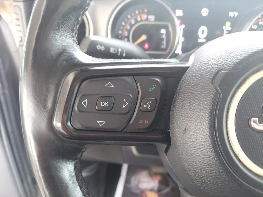 Used 2018 Silver Jeep Unlimited Sport S image 12