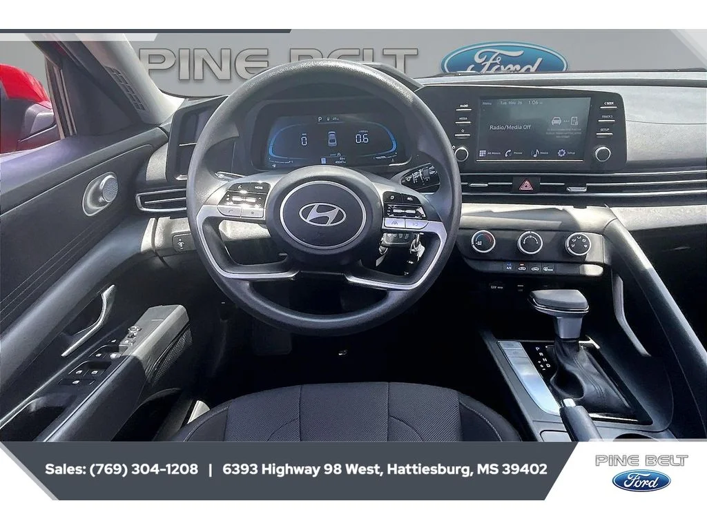 Used 2024 Red Hyundai SE image 5