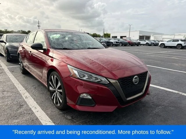 Used 2022 Red Nissan SR FWD image 1