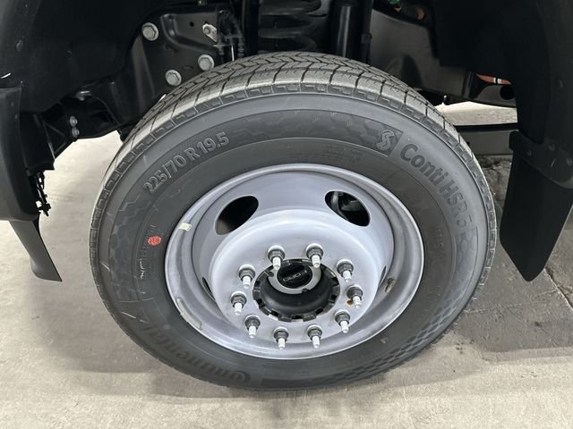 New 2026 Oxford White Ford F-550® XL image 22