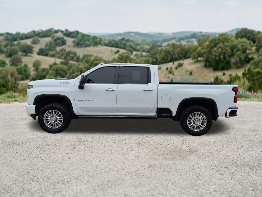Used 2022 White Chevrolet High Country image 5