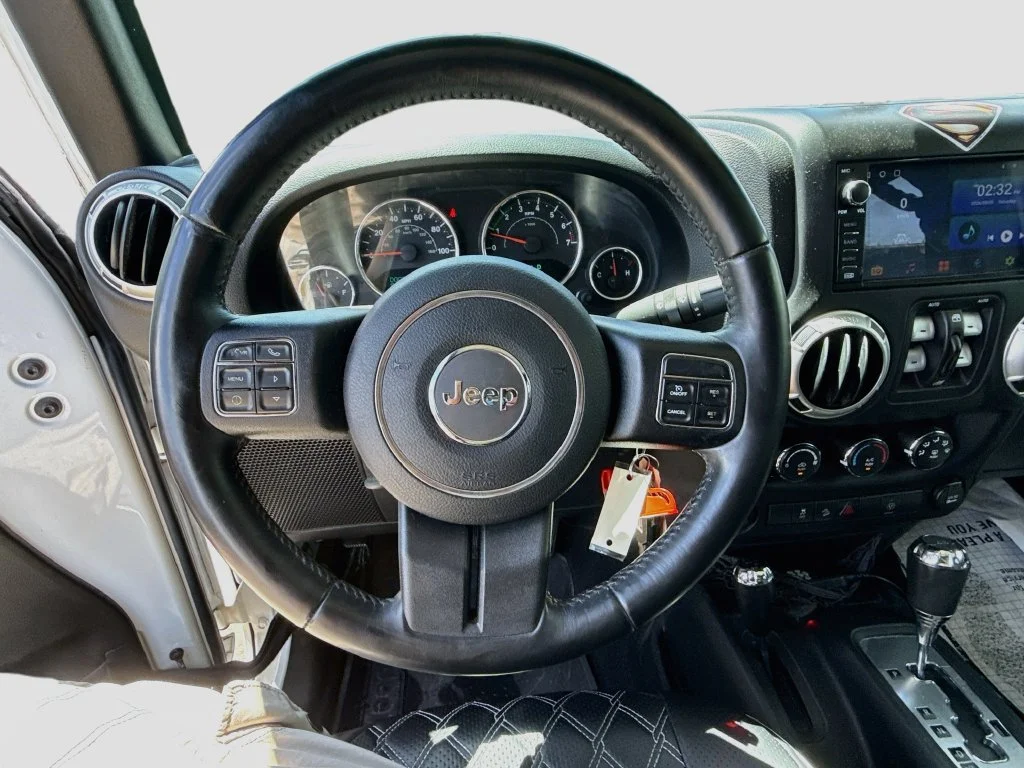 Used 2016 White Jeep Unlimited Rubicon image 12
