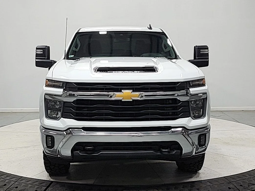 Used 2024 White Chevrolet LT image 2