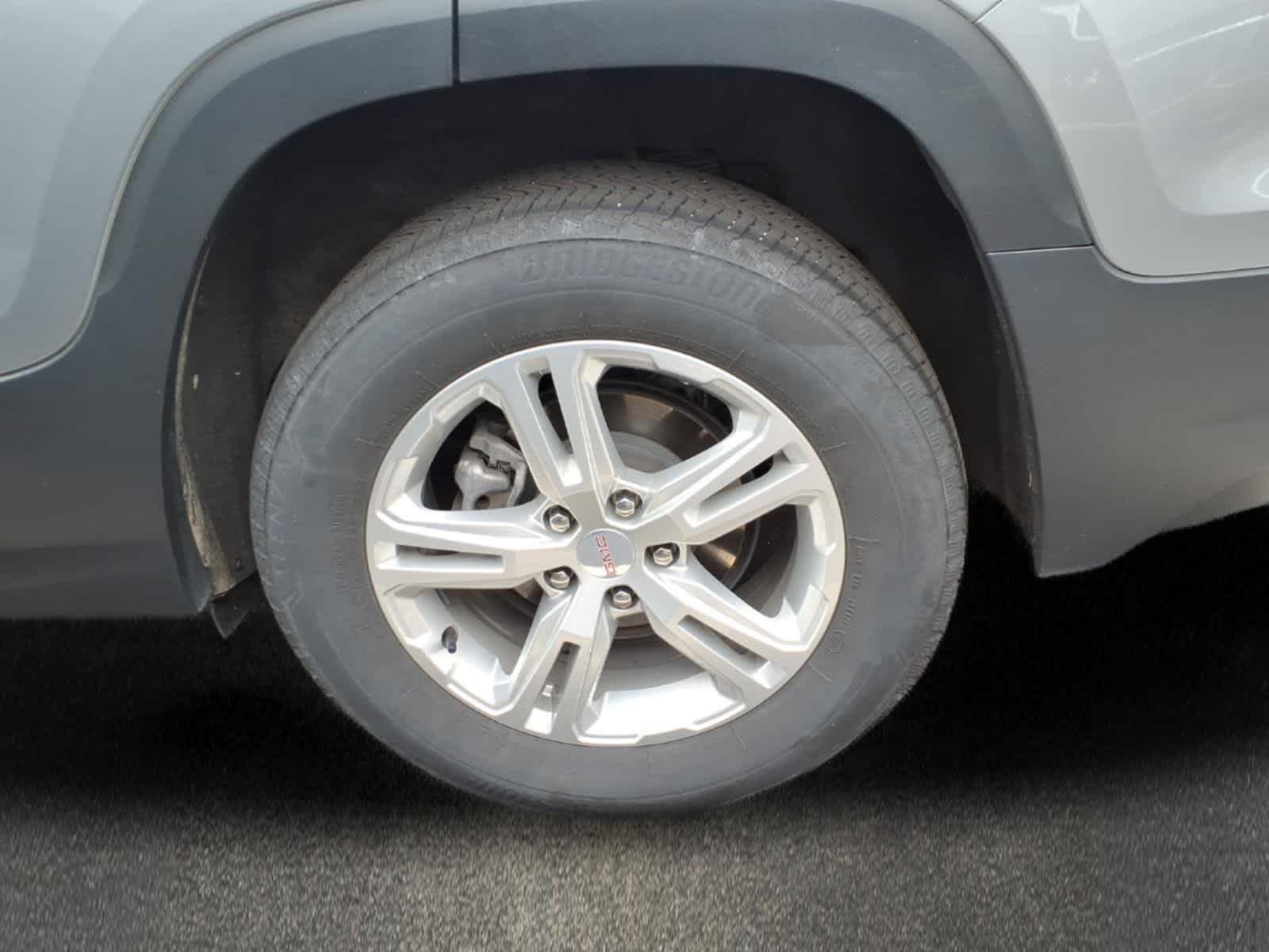 Used 2024 Sterling Metallic GMC SLE image 4