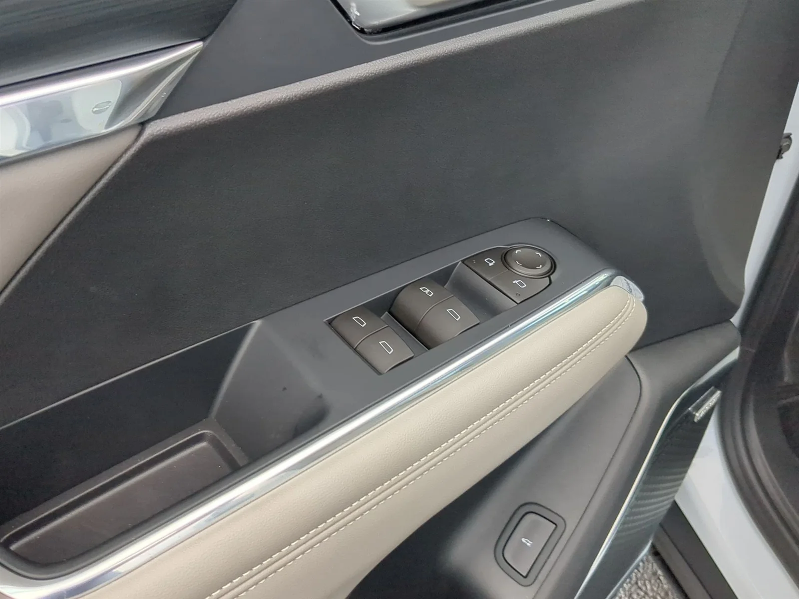 New 2026 Glacier White Tricoat GMC Elevation image 48