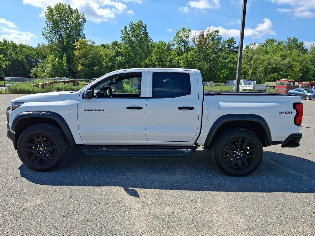 Used 2024 Summit White Chevrolet Trail Boss image 7