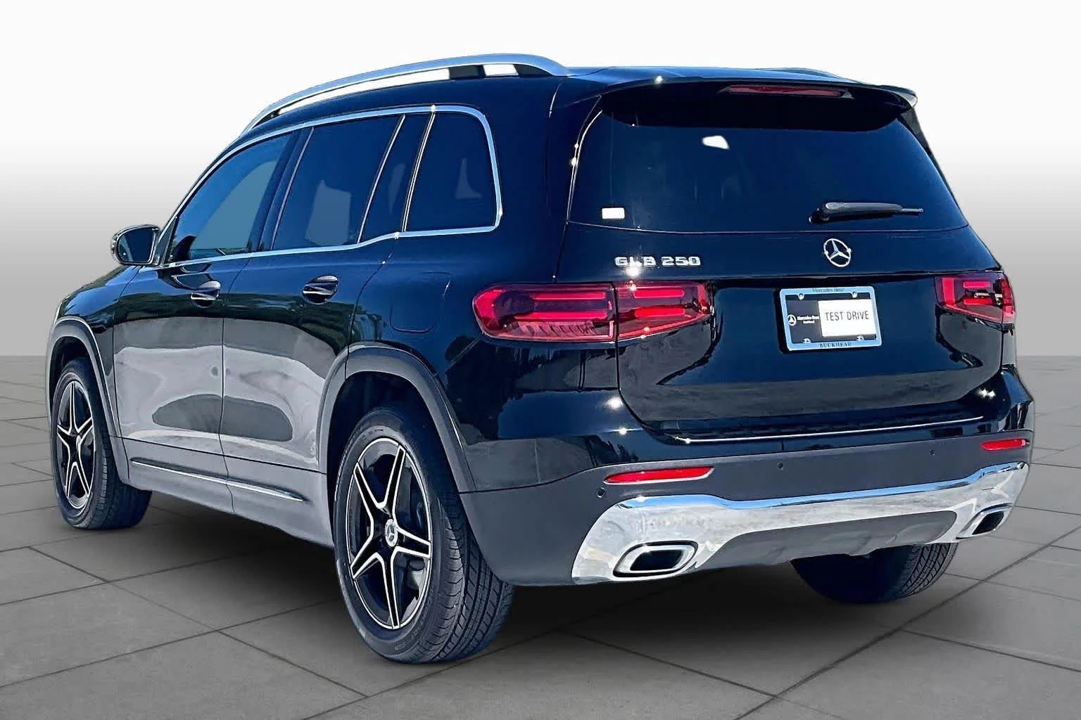 Used 2026 Night Black Mercedes-Benz GLB 250 image 11