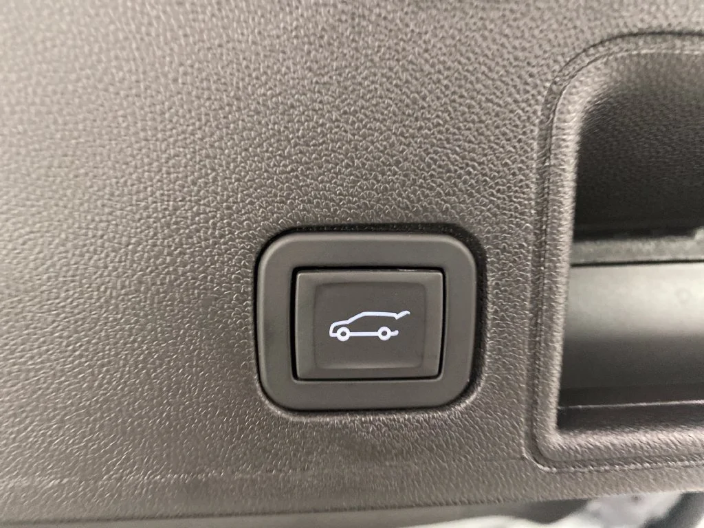 Used 2024 Silver GMC SLE image 9