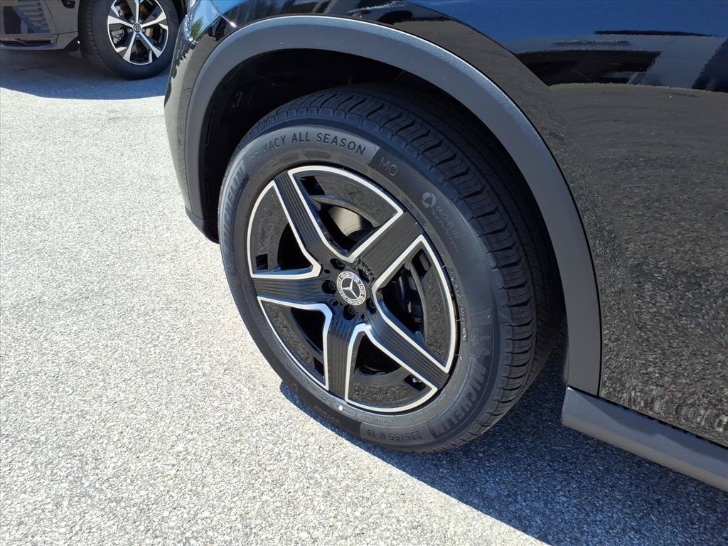 New 2026 Black Mercedes-Benz GLC 300 image 9