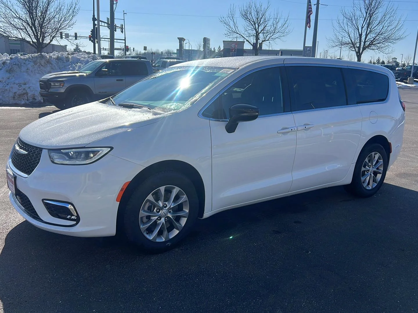 2026 Chrysler Pacifica Select AWD's photo