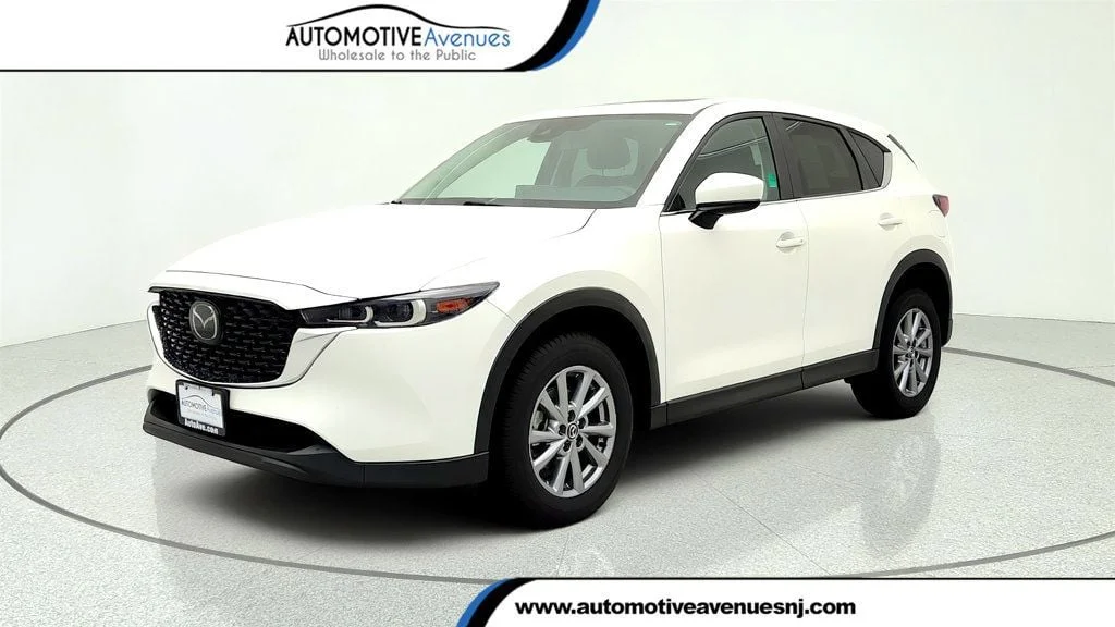 2023 Mazda CX-5 S Preferred package Auto AWD's photo