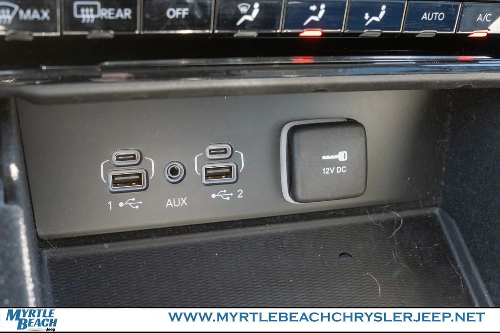 Certified Used 2022 Silver Jeep Summit image 23