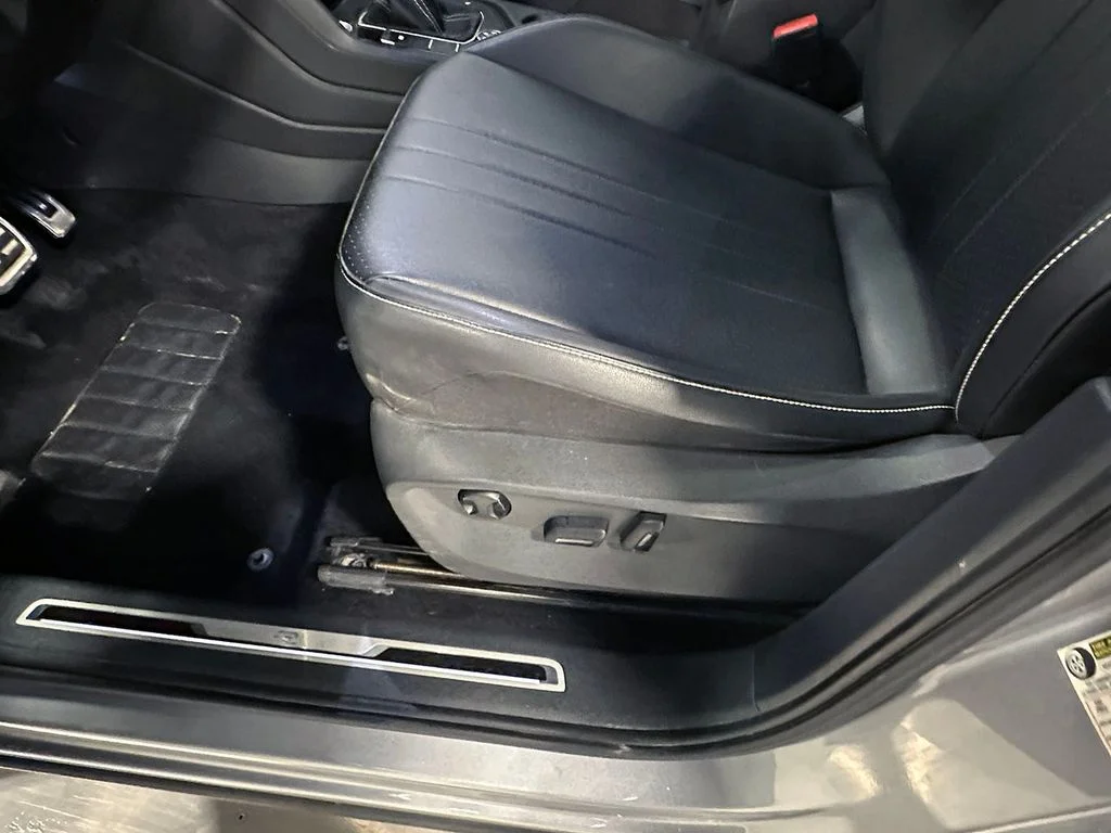 Used 2022  Volkswagen 2.0T SE R-Line Black image 19