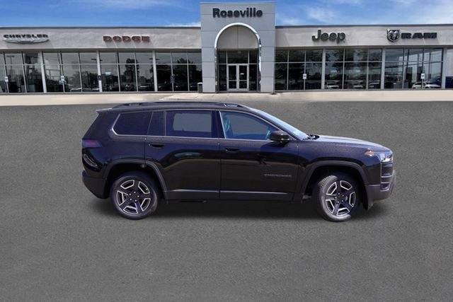 New 2026 Diamond Black Crystal Pearl-Coat Exterior Paint Jeep Limited image 2