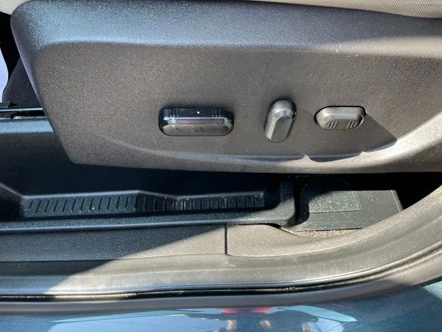Used 2019 Green Ford SE image 11