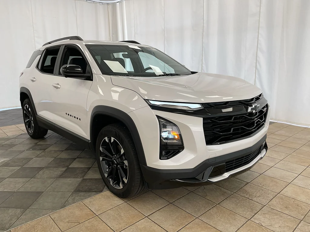 Used 2025 Iridescent Pearl Tricoat Chevrolet RS image 34