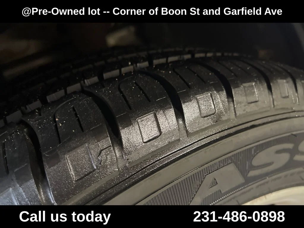 Used 2014 Silver Ford Titanium image 12