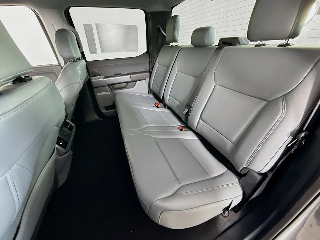 2025 Ford F-150 Lightning Flash - Photo 26