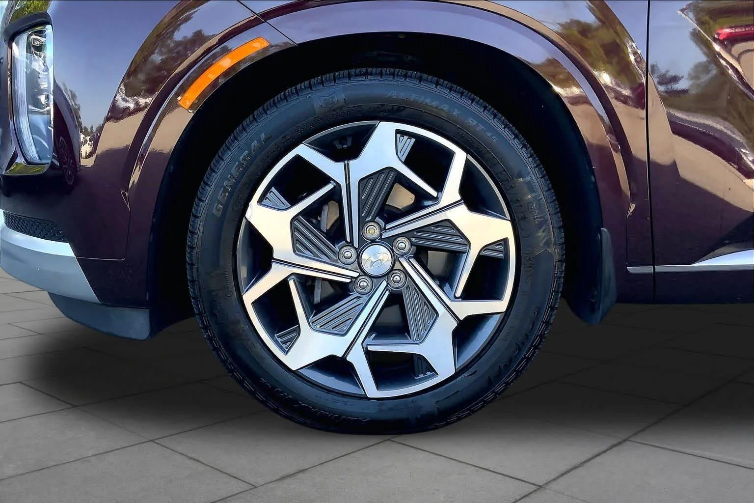 Used 2021 Sierra Burgundy Hyundai Calligraphy image 11