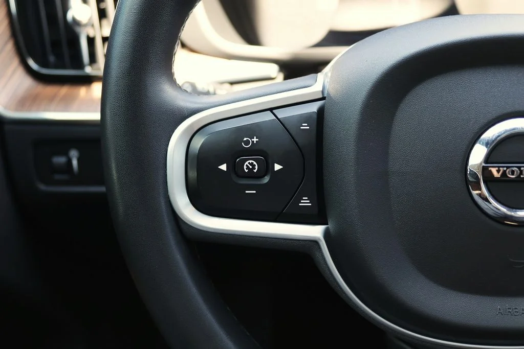 2022 Volvo XC60 Momentum - Photo 16