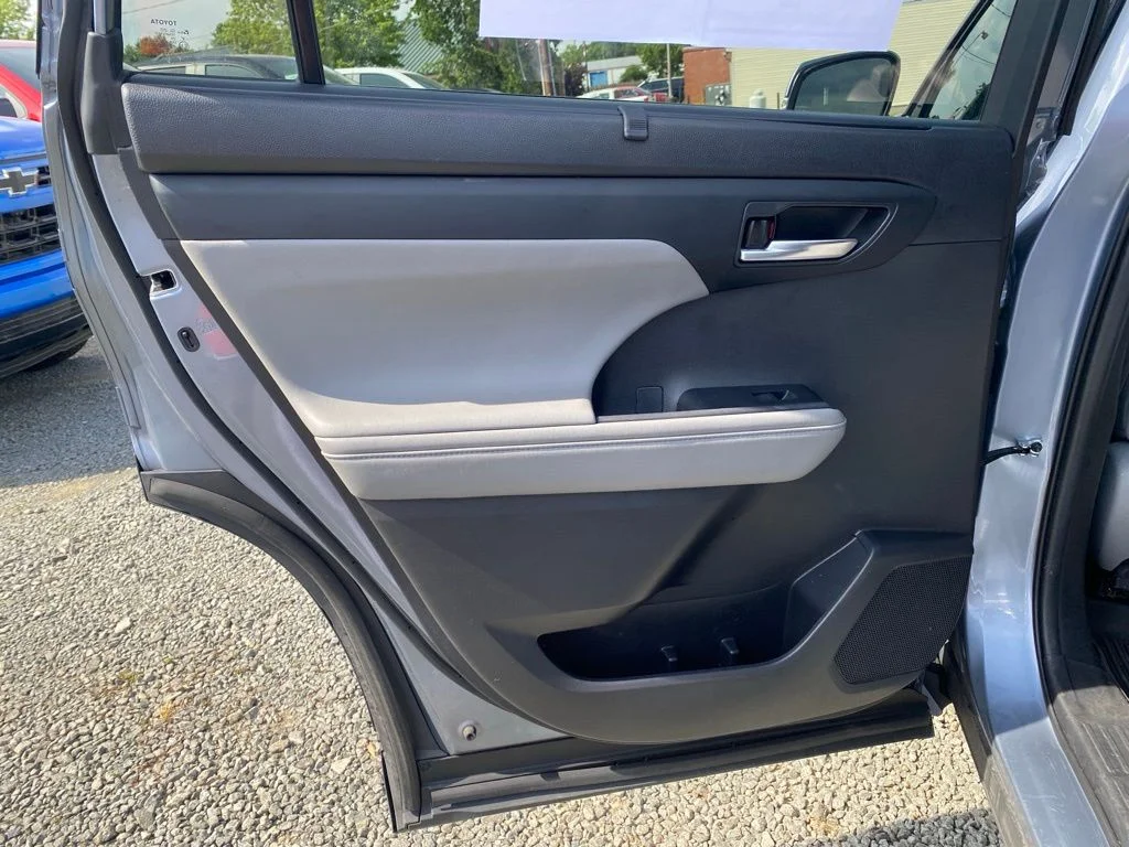 2021 Toyota Highlander XLE - Photo 17