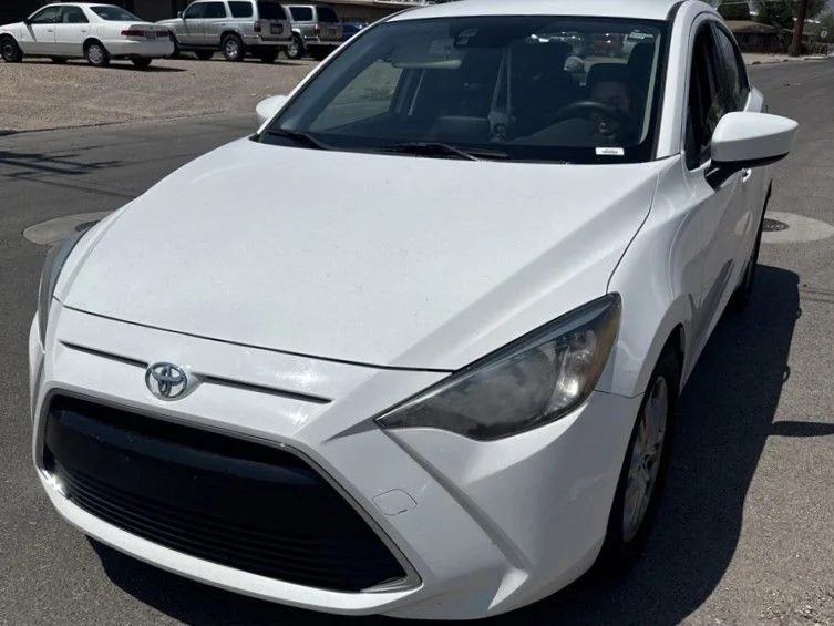 Used 2017 White Toyota Base image 7