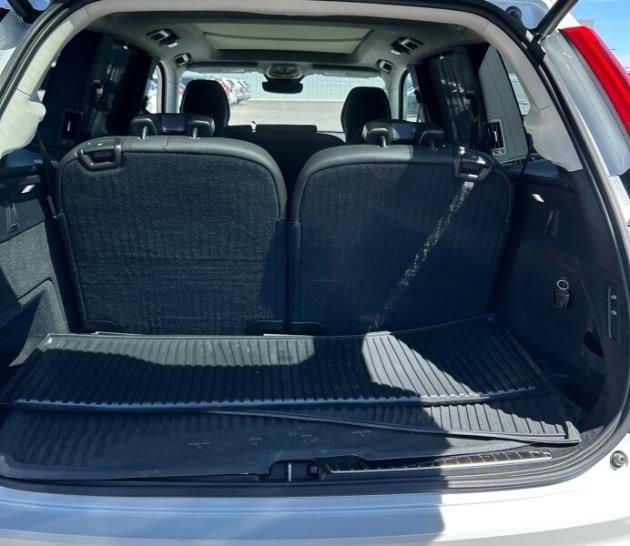 Certified Used 2024 Crystal White Volvo Ultimate Bright Theme image 9